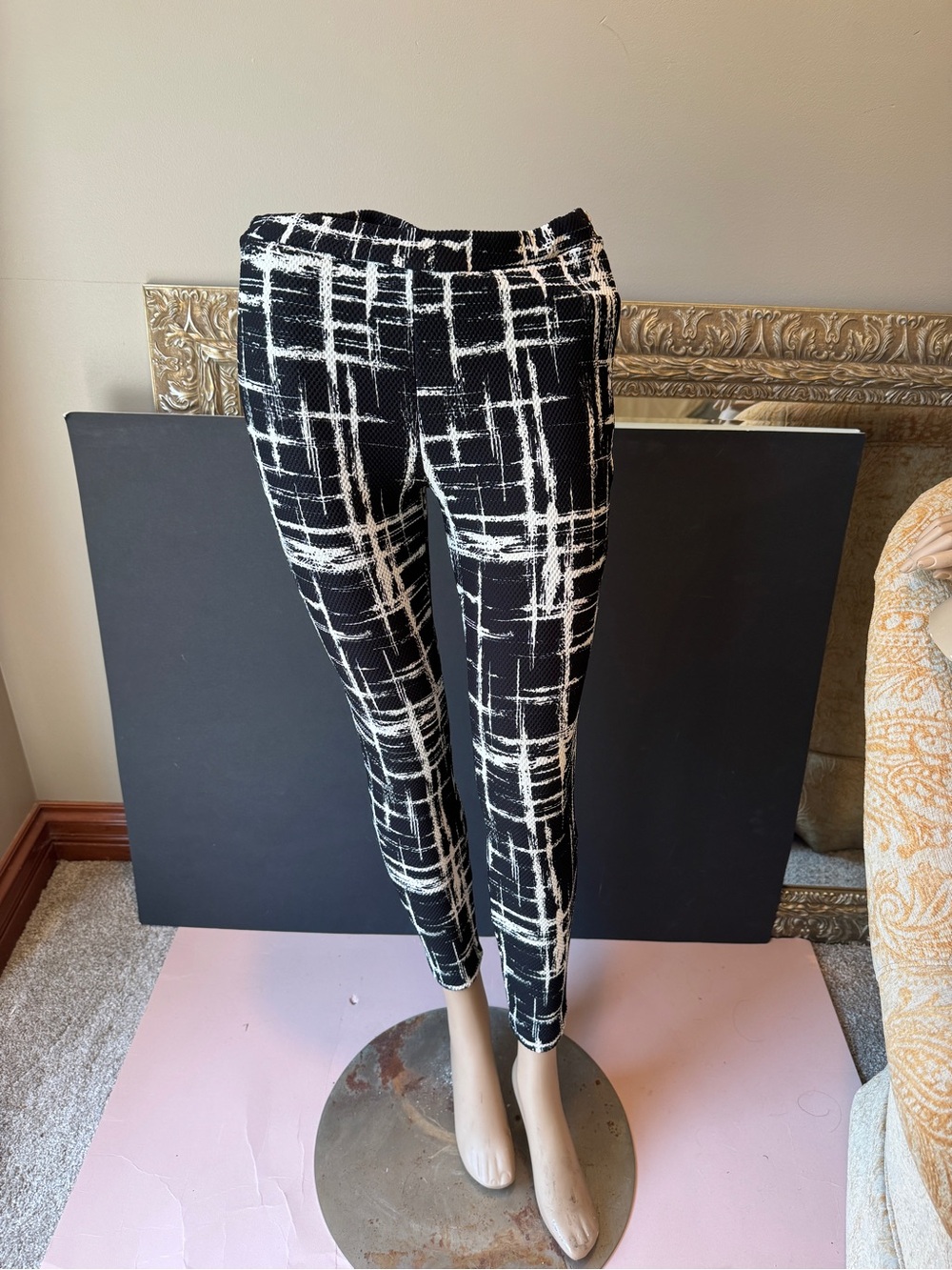 Women’s Black & White Patterned Slim Pants